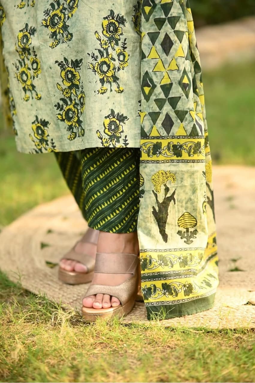 This suit features a stunning combination of light and dark green, and yellow colors(PFAB1469)