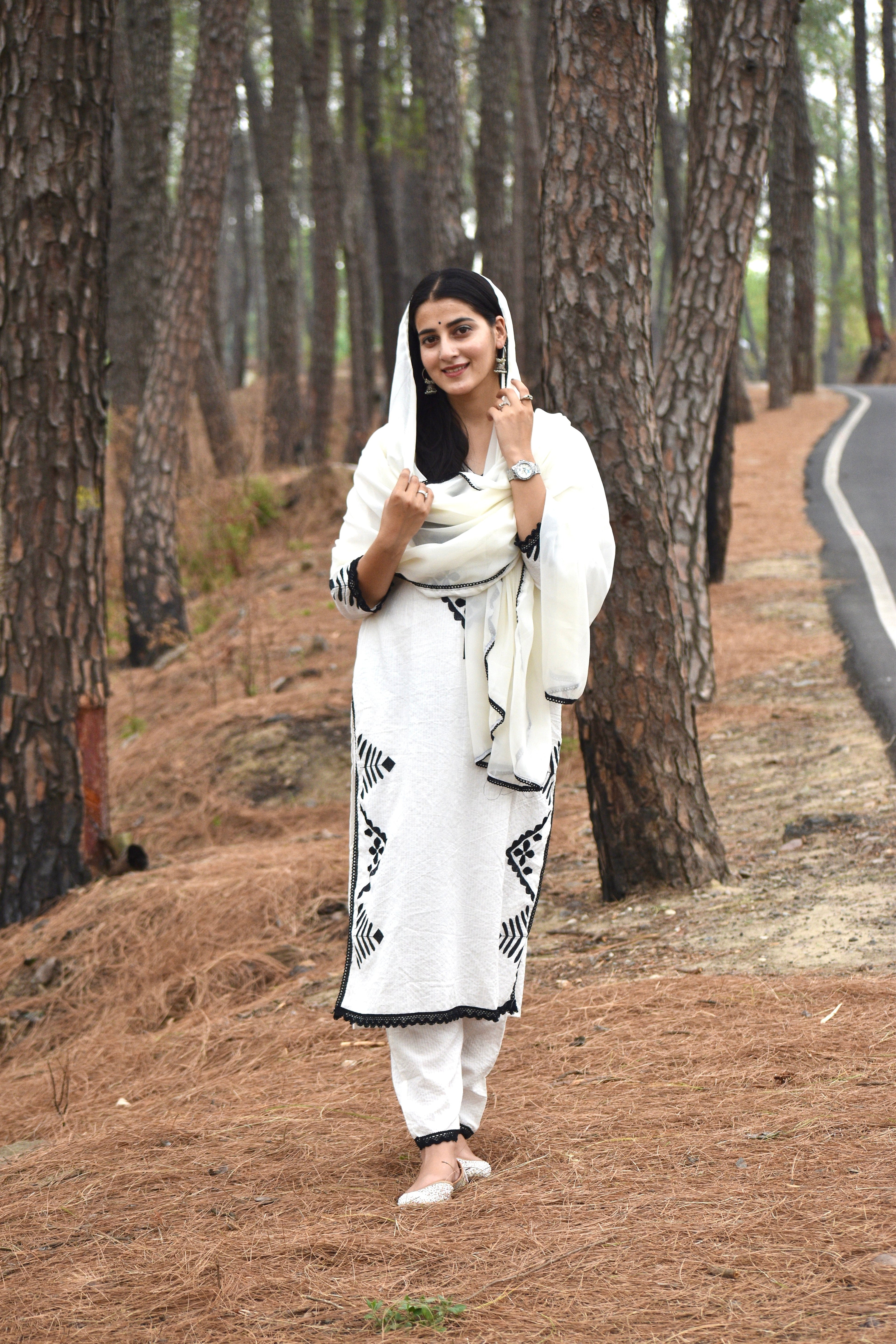 *We are here to spread some magic to your ethnic Heavy cotton katha work and embroidery 🪡 work and beautiful lace work .(PFAB106)