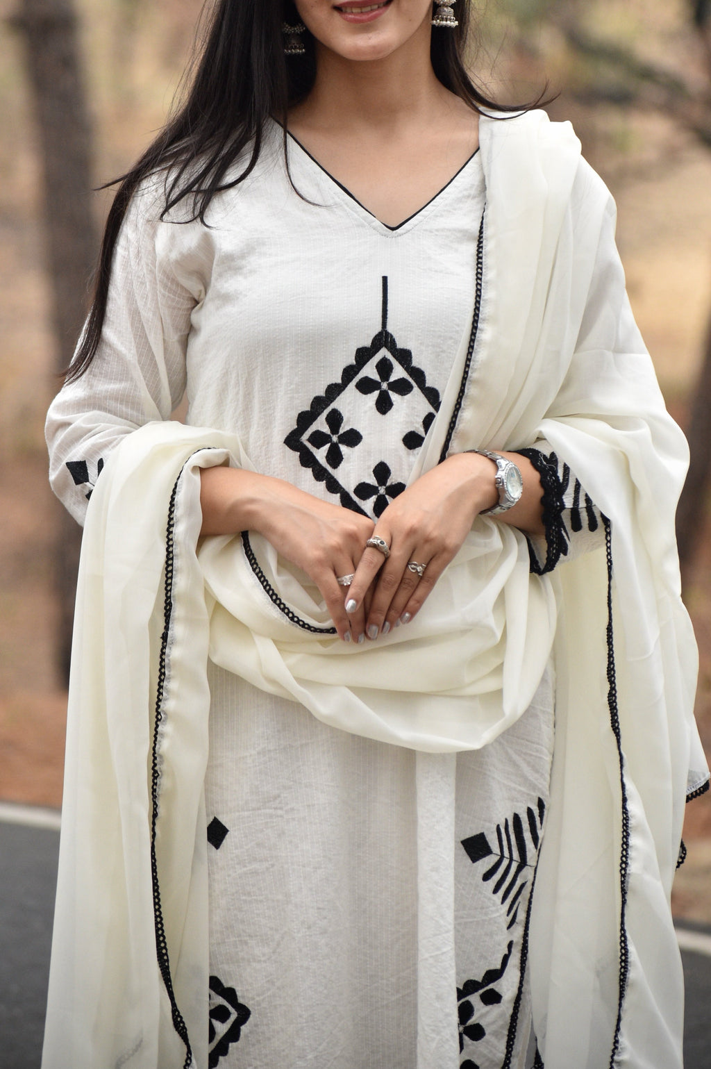 *We are here to spread some magic to your ethnic Heavy cotton katha work and embroidery 🪡 work and beautiful lace work .(PFAB106)